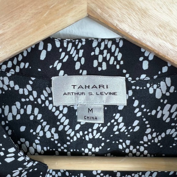 Tahari Women's Casual Polka Dotted Blouse Top Sleeveless Black White Size Medium - Picture 3 of 5